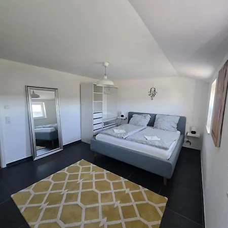 Urlaubsoase Mit Panoramabalkon & Platz Fuer 6 Personen Apartmán Schömberg